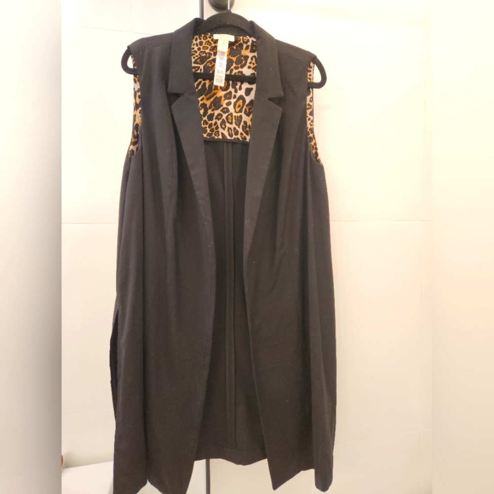 Chicos Black Sleeveless Vest with Leopard Print Lining Sz3